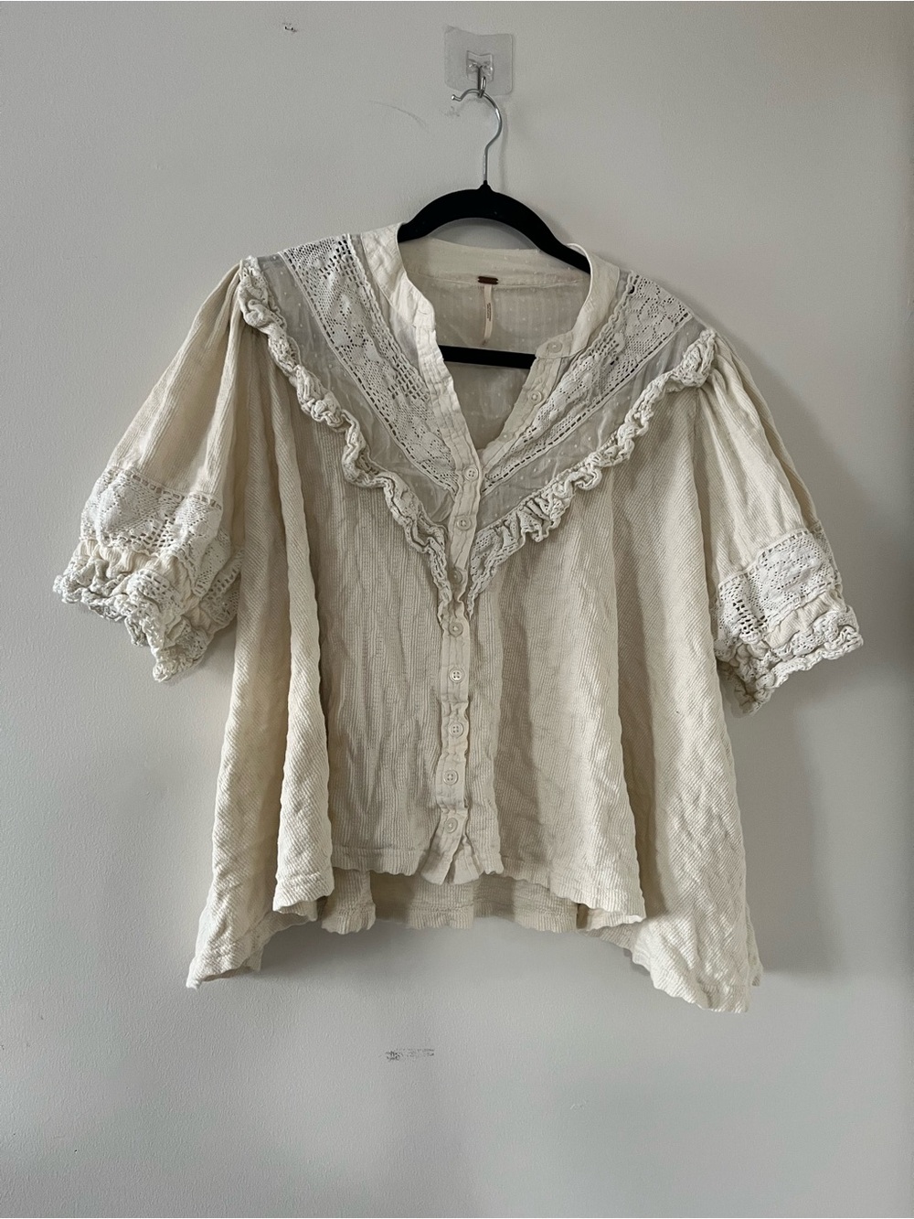 Free People Cream Cotton Peasant Blouse Large Lace Ruffle Cottagecore Poet